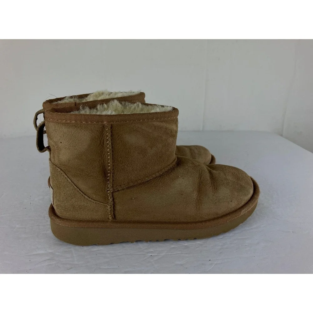 UGG Classic Mini II Girls sz 3 Chestnut Suede Sherpa Lined Ankle Boots School